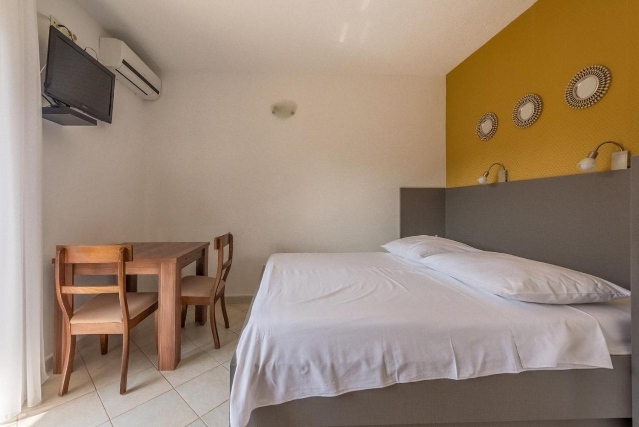 Apartments Ivana-Mira Okrug Gornji Exterior foto